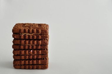 Bir yığın altın kahverengi bisküvi