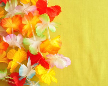 Renkli çiçek kolye