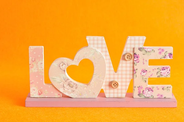 Saint-Valentin. Amour en lettres roses — Photo