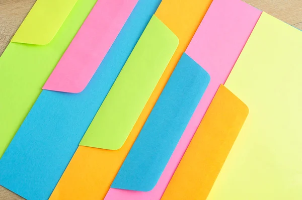Diferentes papéis e envelopes de cores — Fotografia de Stock