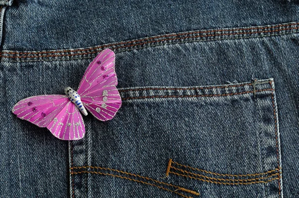 Una mariposa rosa hecha de seda — Foto de Stock