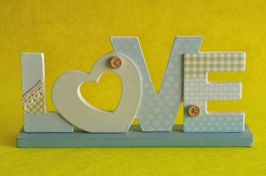 Sevgililer günü. Mavi harflerle seviyorum