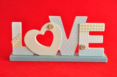 Sevgililer günü. Mavi harflerle seviyorum