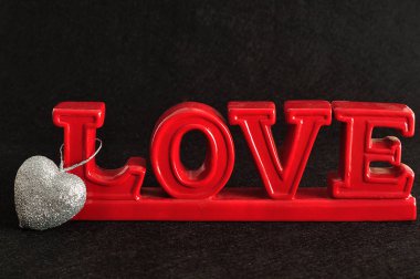 Gümüş Sim kalbi olan kelime aşk