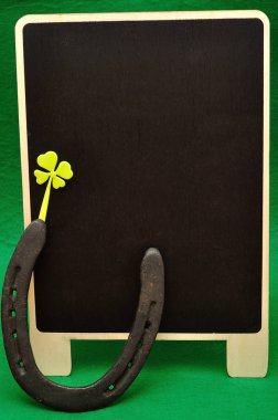 Bir at Ayakkabı ve St Patrick's day için bir yonca