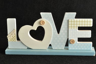 Sevgililer günü. Mavi harflerle seviyorum 