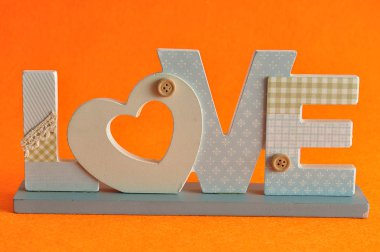 Sevgililer günü. Mavi harflerle seviyorum