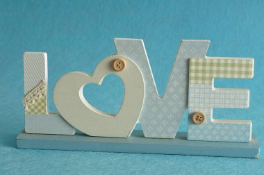 Sevgililer günü. Mavi harflerle seviyorum