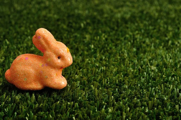 Een oranje bunny voor Pasen decoratie — Stockfoto