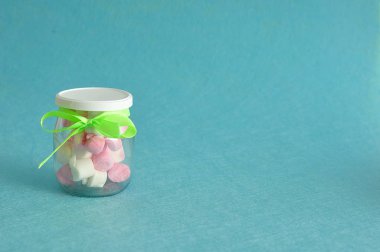 Marshmallow ile dolu bir kavanoz