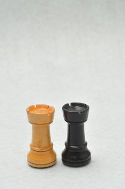 Kale satranç taşları beyaz ve siyah