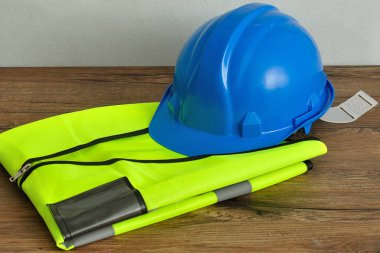 Bir emanet yelek üzerinde görüntülenen kask