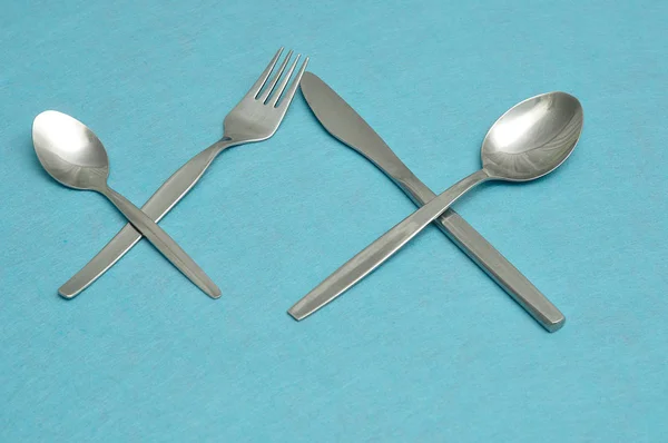 Cuchillo, tenedor, cucharadita y cuchara de postre — Foto de Stock