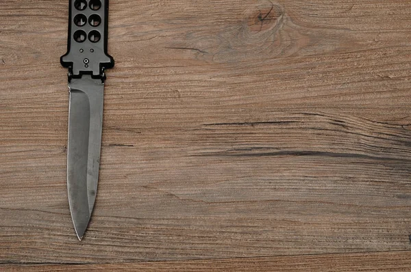 Cuchillo mariposa de acero (balisong ) — Foto de Stock