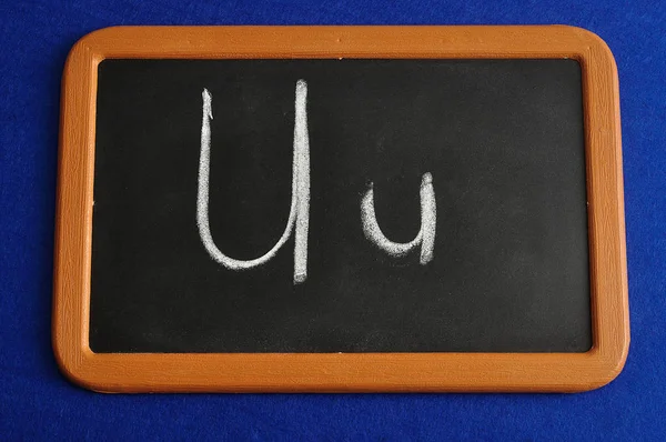 A black board with the alphabet letter U — Stock Photo, Image