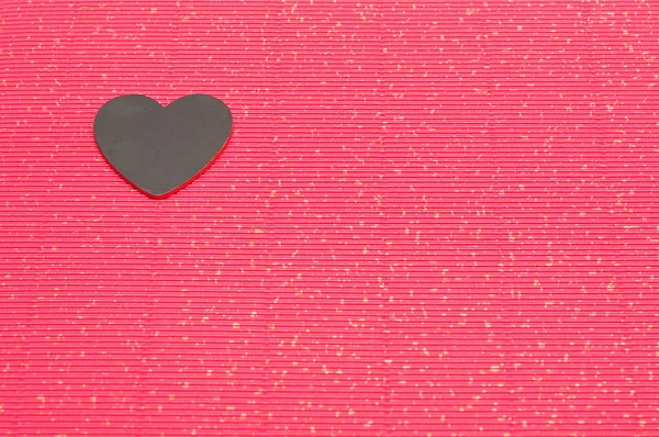 San Valentino. Un cuore nero visualizzato su uno sfondo rosso — Foto Stock