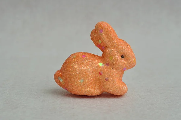 Een oranje bunny weergegeven op een witte achtergrond — Stockfoto