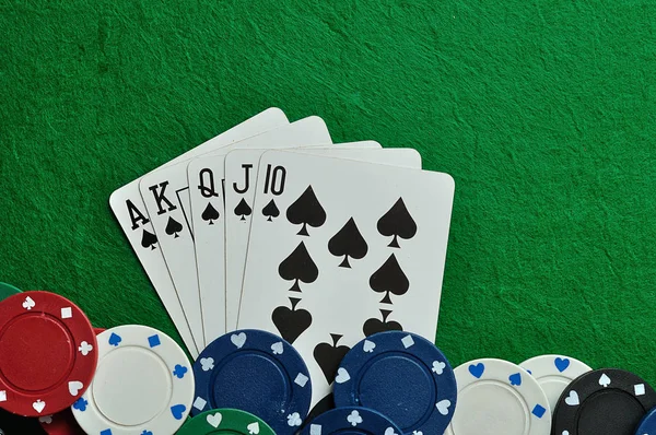 A royal flush with poker chips — Stock Photo, Image