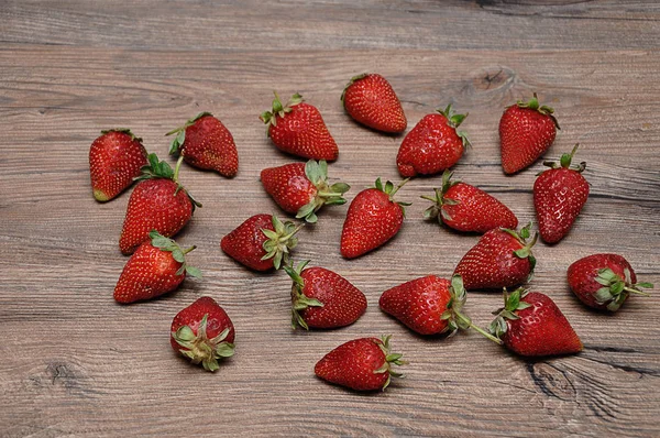 Strawberries on a wooden background — Stock Photo, Image