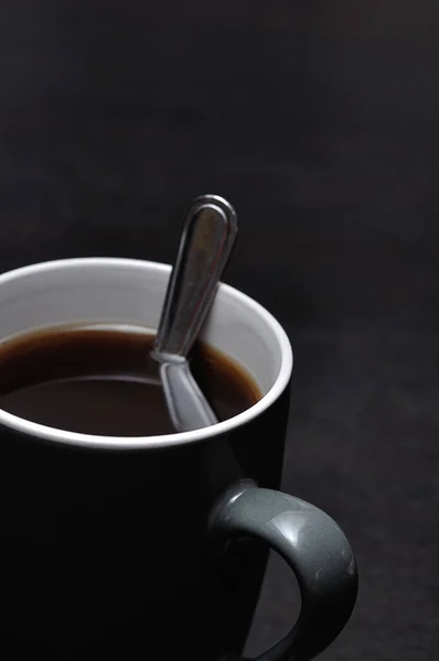 Close Gray Mug Filled Black Coffee — Stock Photo, Image