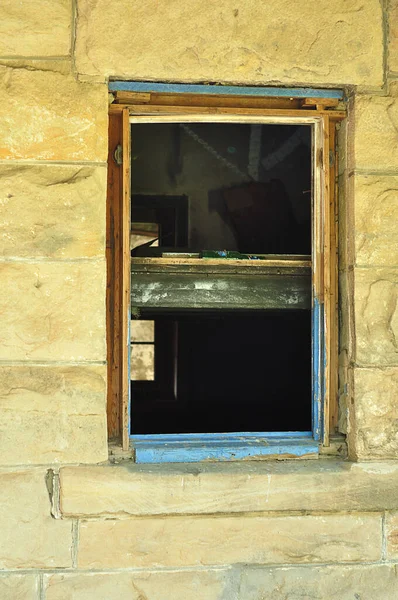 Окно Заброшенного Здания — стоковое фото