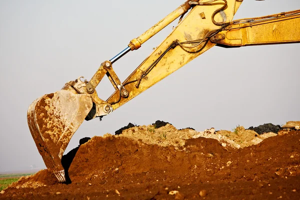 Graafmachine emmer op site — Stockfoto