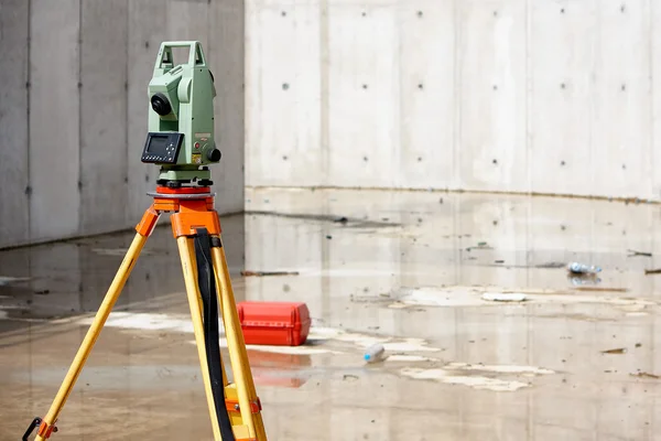 Surveying tools on site — Stock Photo, Image