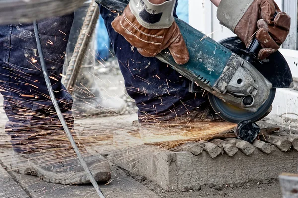 Grinder cutting steel — Stock Photo, Image