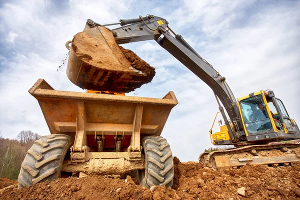 Excavator loading,industry — Stock Photo, Image