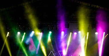 konser ışık gösterisi