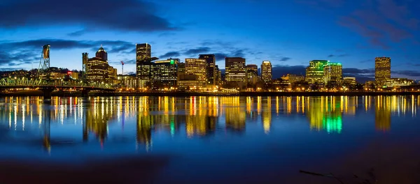 Portland City Skyline blå timmen Panorama — Stockfoto
