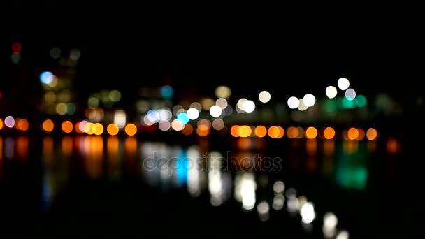 Out of focus blur bokeh movie of downtown skyline and Hawthorne bridge along Willamette River with colorful water reflection in Portland Oregon at night 1080p hd — Stock Video