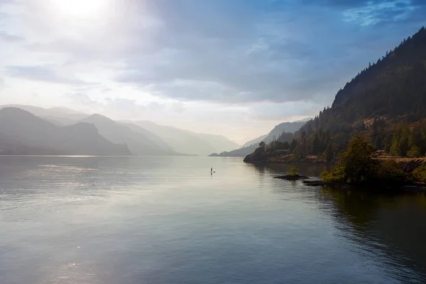 Paddle Embarque no rio Columbia em Oregon — Fotografia de Stock