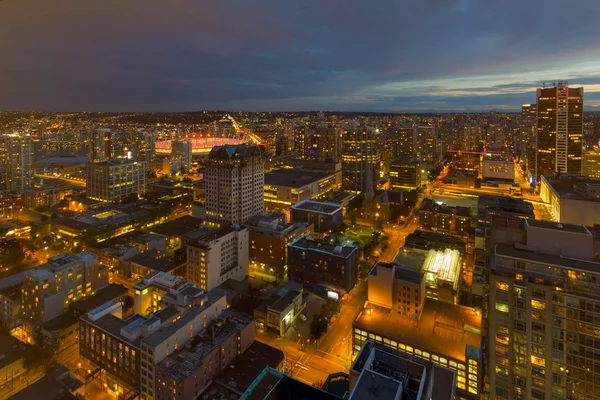 Vancouver BC Paysage urbain pendant le crépuscule du soir au Canada — Photo