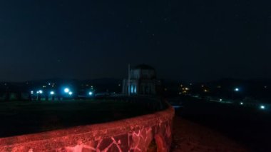 Zaman atlamalı otomatik trafik ışığı yollarının, uzak manzara ev Crown Point Oregon 4k