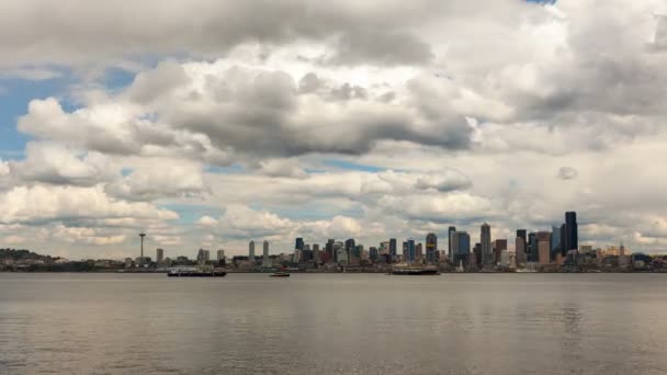 Tidsfördröjning för moln över Seattle stadens silhuett och Puget Sound 4k tid förflutit uhd — Stockvideo