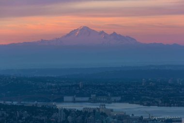 Sunrise, Baker Dağı