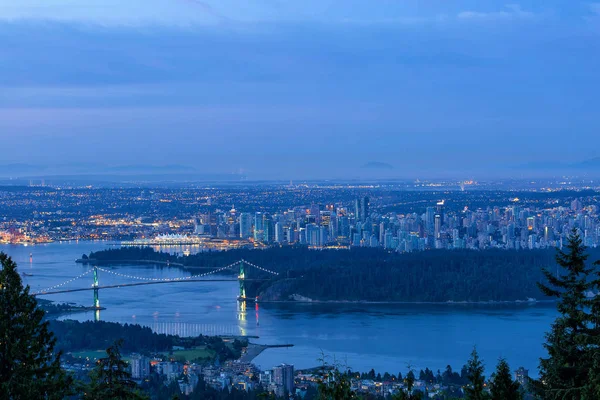 Vancouver Bc Cityscape tijdens het blauwe uur Dawn — Stockfoto