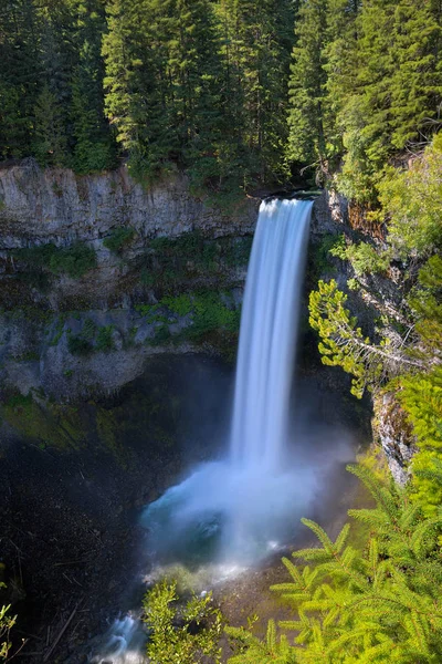 Waterfall at Brandywine Falls Provincial Park — Stock Photo, Image