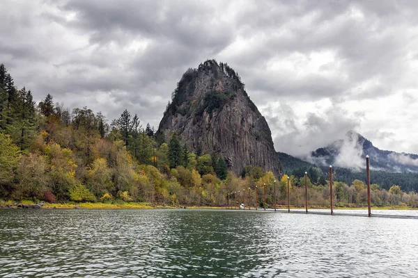 Washington eyaletinde Columbia River Gorge Rock'ta Beacon — Stok fotoğraf