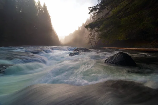 Alt Lewis River Falls sırasında günbatımı Washington eyaleti — Stok fotoğraf