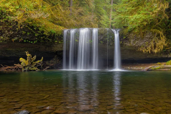 Upper Butte Creek Falls en automne — Photo