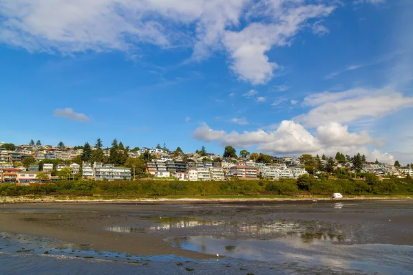 Waterfront Condomini lungo White Rock Promenade Canada — Foto Stock