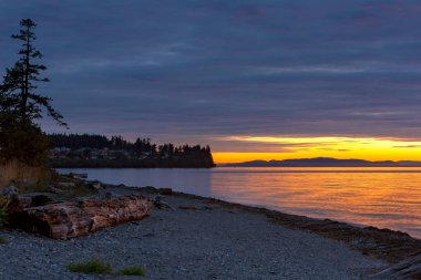 Günbatımı Birch Bay Devlet Parkı