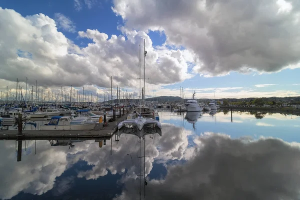 Boat Slips at Anacortes Cap Sante Marina in Washington State — Stock Photo, Image