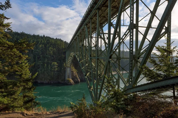 Sob Deception Pass Bridge — Fotografia de Stock