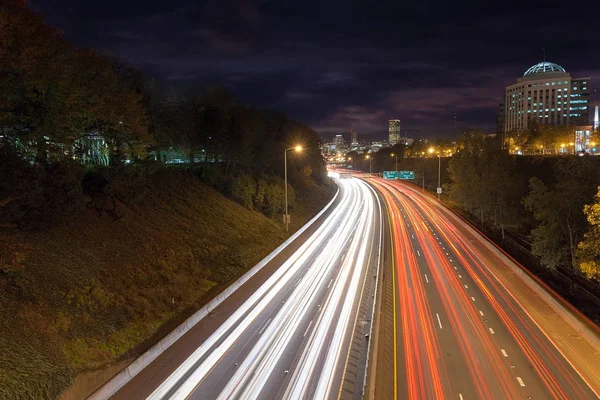 州际高速公路通过波特兰俄勒冈美国市区 — 图库照片