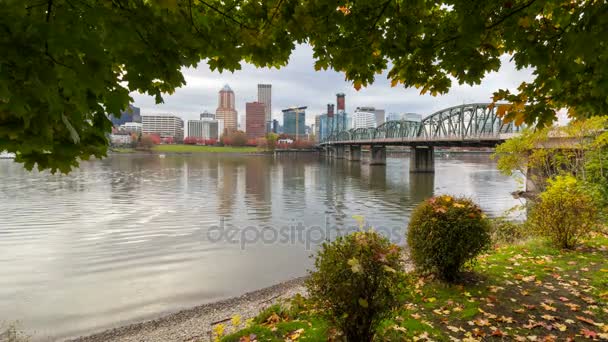 Time-lapse van Portland Or skyline van de stad en Hawthorne brug val seizoen 4k Uhd — Stockvideo