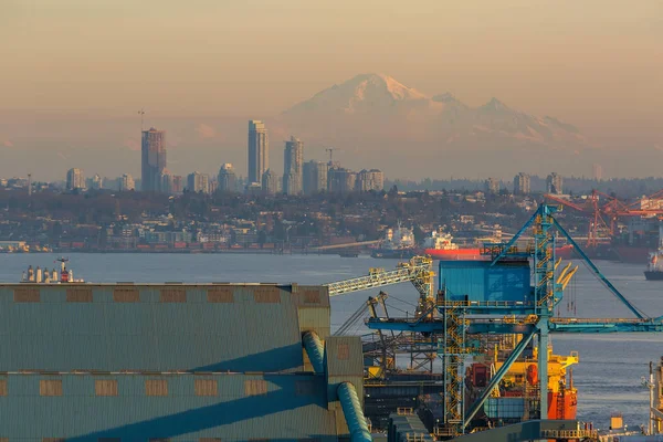 View of Mount Baker and Vancouver BC Canada at Sunset — Stock Photo, Image