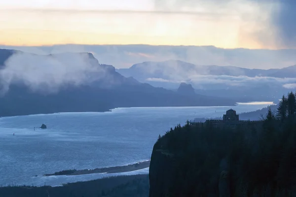 Morgendämmerung am wunderschönen Columbia River Gorge oregon — Stockfoto
